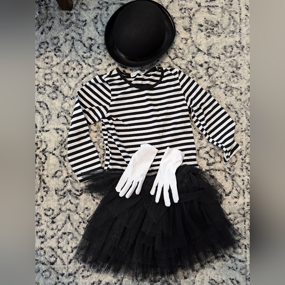 Trish Skully Mime costume -size 7